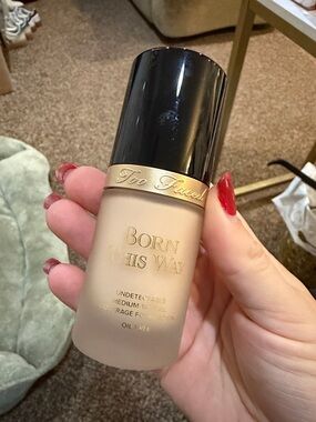 Too Faced Born This Way Foundation - SNOW